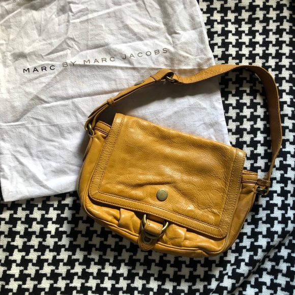 Marc By Marc Jacobs Handbags - 🔴 SOLD 🔴 - Marc by Marc Jacob’s leather purse. Y2k shoulder style handbag